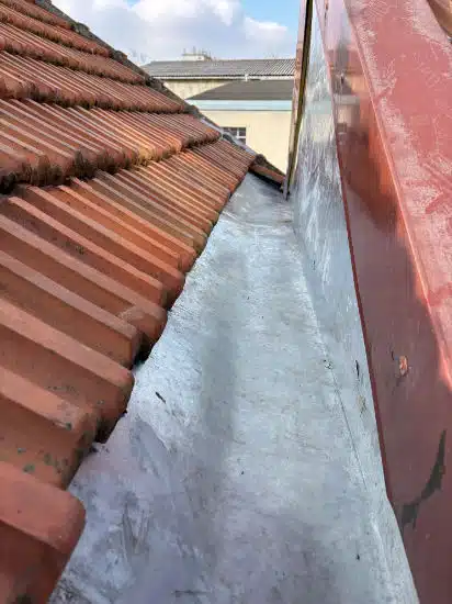 Noue en zinc refaite à neuf en fin de chantier