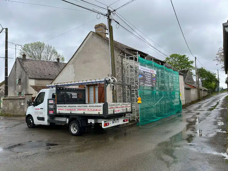 Rénovation d’une toiture en centre-ville de Pithiviers par Robert Couvreur