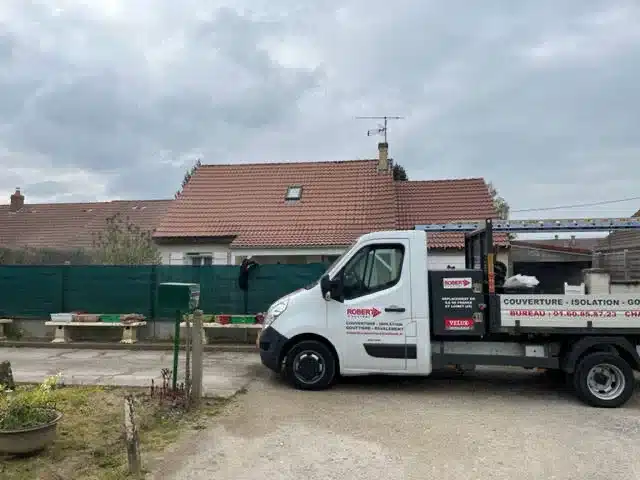 Toiture de pavillon en tuiles terre cuite, chantier terminé