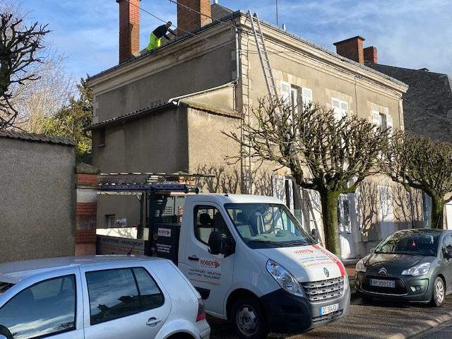 vue sur calion garé devant maison bourgeoise